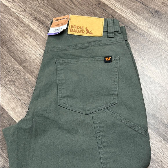 Eddie Bauer olive Green Men’s Utility Pants - Picture 2 of 6